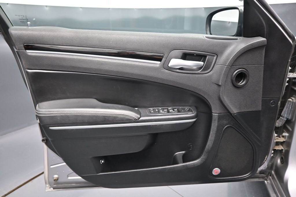 Used 2017 Chrysler 300 S RWD image 10