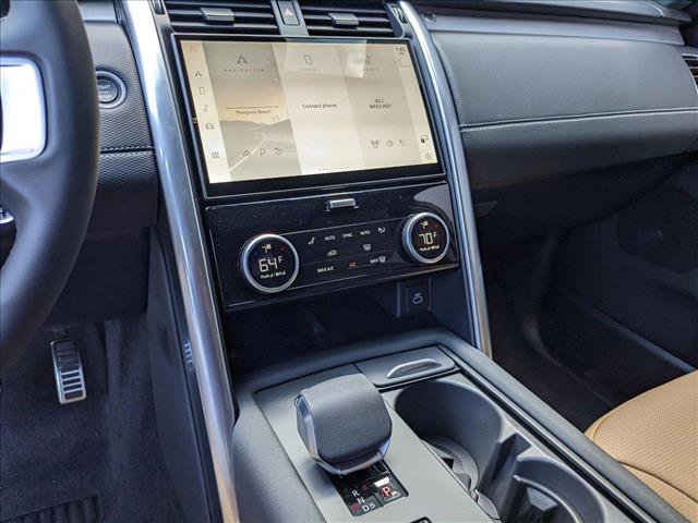 New 2025 Land Rover Discovery Dynamic SE image 12