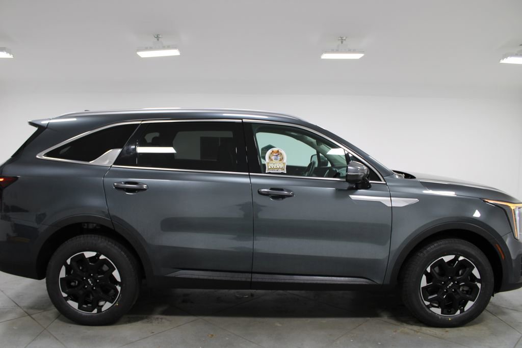 Used 2024 Kia Sorento S image 10