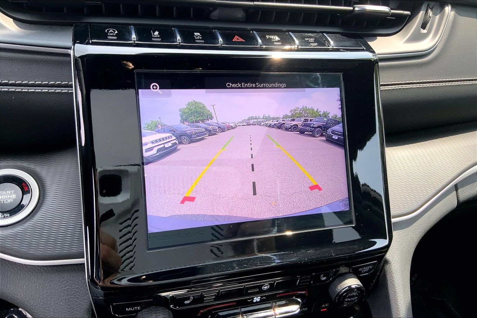 Used 2023 Jeep Grand Cherokee Altitude AWD/4WD image 27