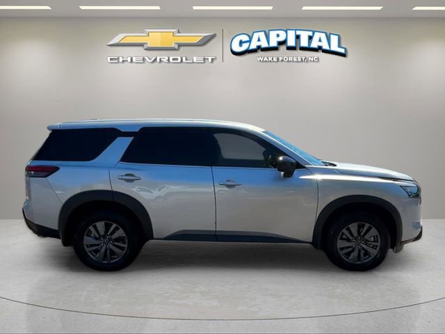Used 2025 Nissan Pathfinder S FWD image 6