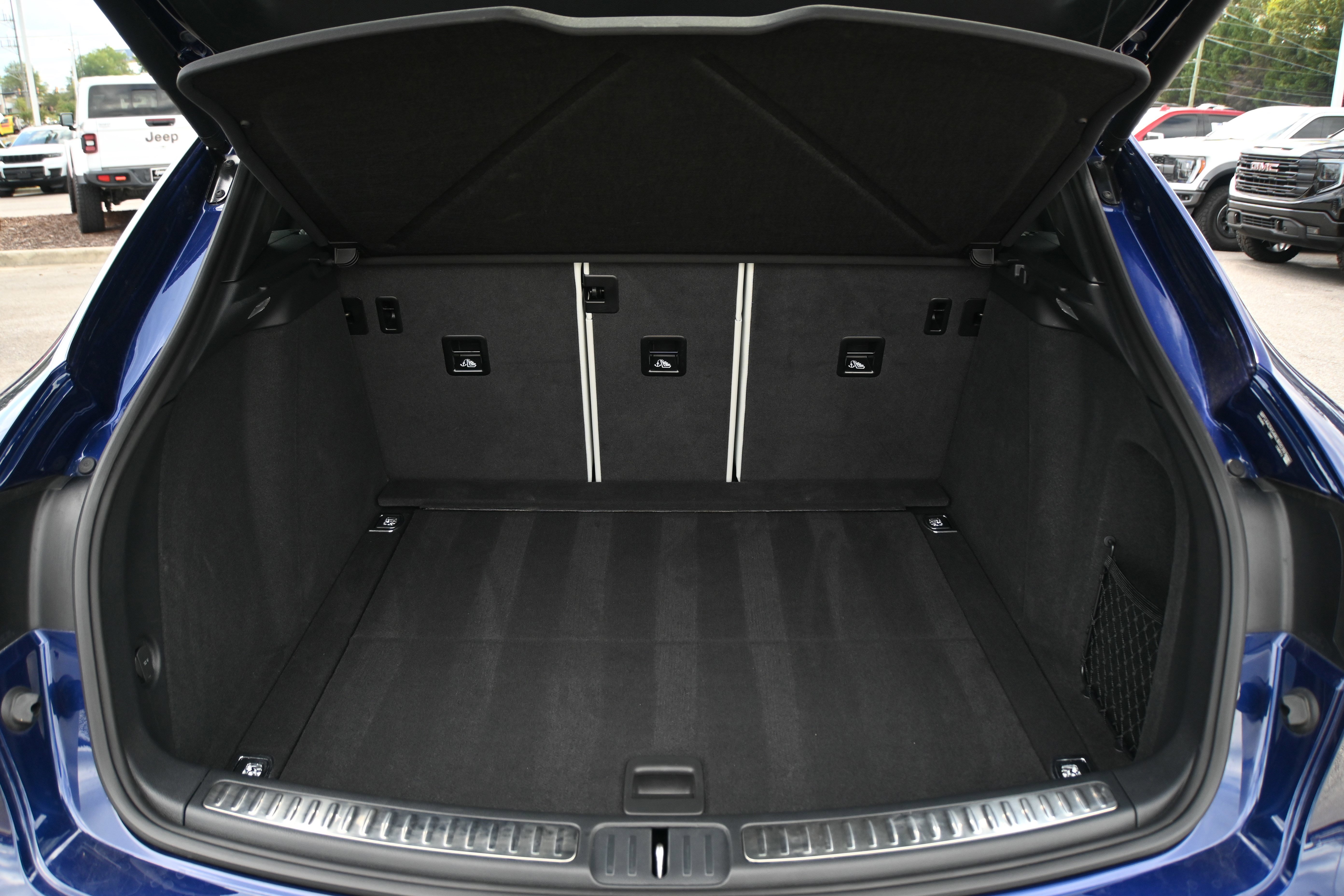 Used 2024 Porsche Macan w/ Premium Plus Package image 14