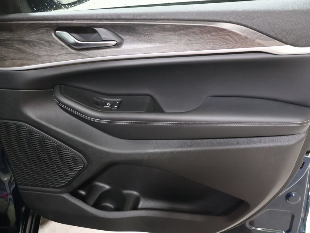 New 2027 Jeep Grand Cherokee Limited AWD/4WD image 17