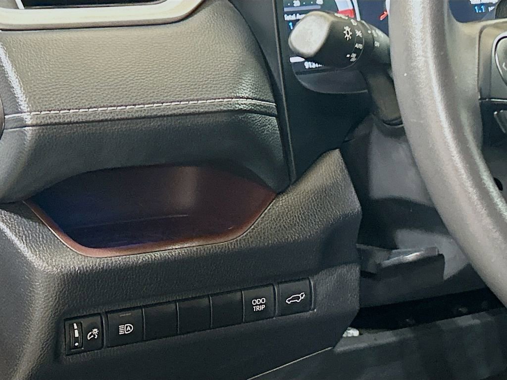 Used 2025 Toyota RAV4 Limited FWD image 8