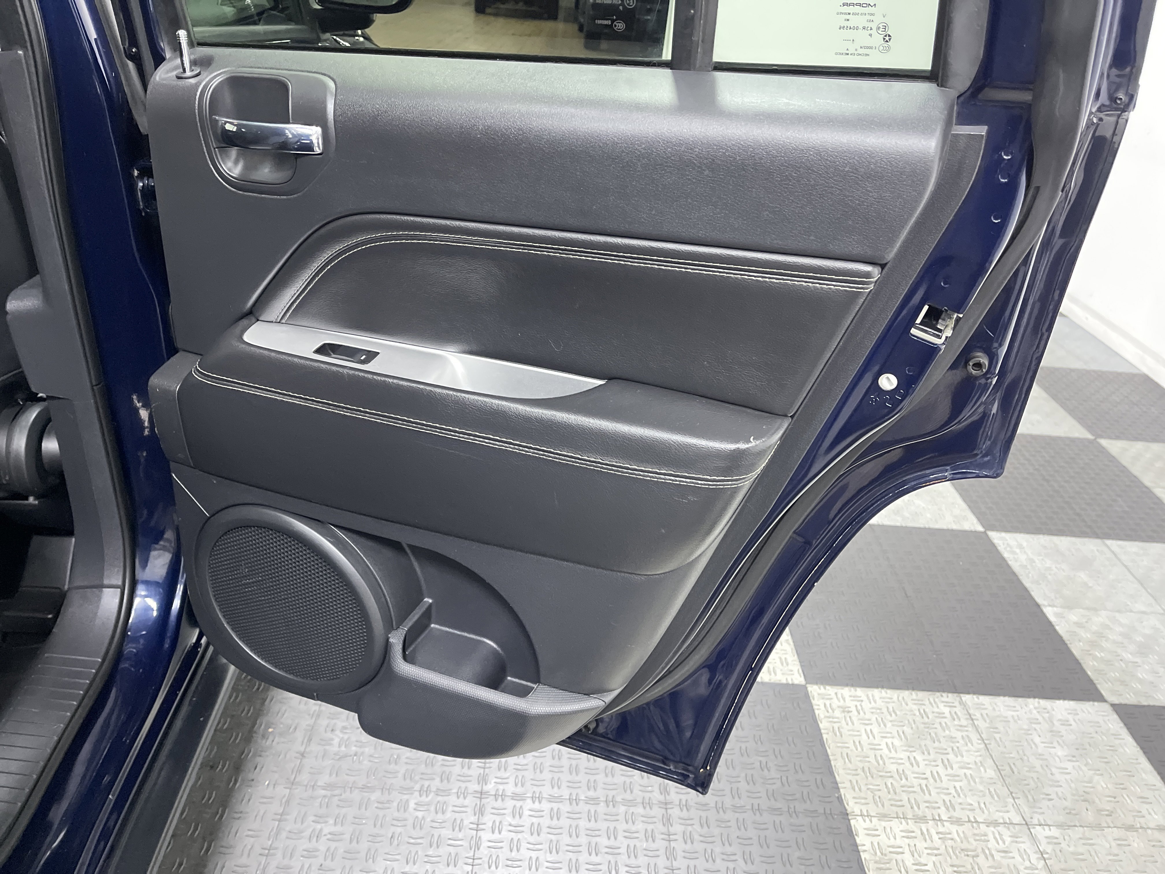 Used 2015 Jeep Compass Latitude image 19