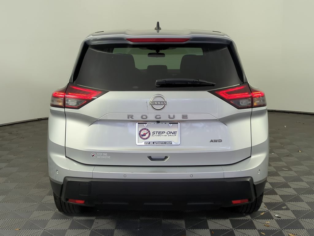Used 2024 Nissan Rogue S image 6