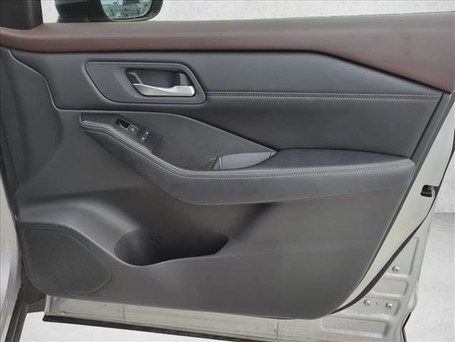 Used 2023 Nissan Rogue SL w/ SL Premium Package image 25