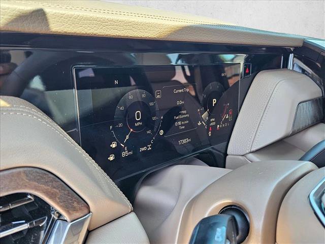 Used 2025 GMC Yukon Denali w/ LPO, Illumination Package AWD/4WD image 11
