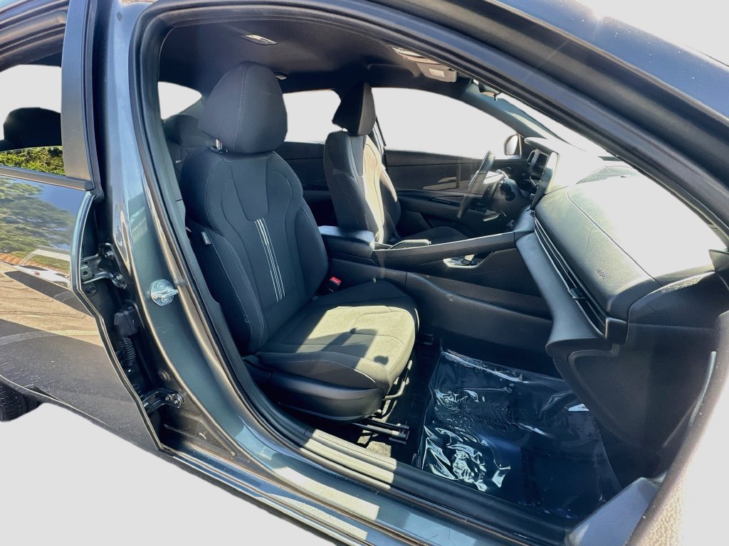 Used 2025 Hyundai Elantra Sport FWD image 25