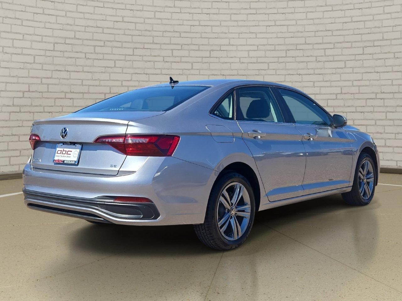 Used 2024 Volkswagen Jetta SE FWD image 5