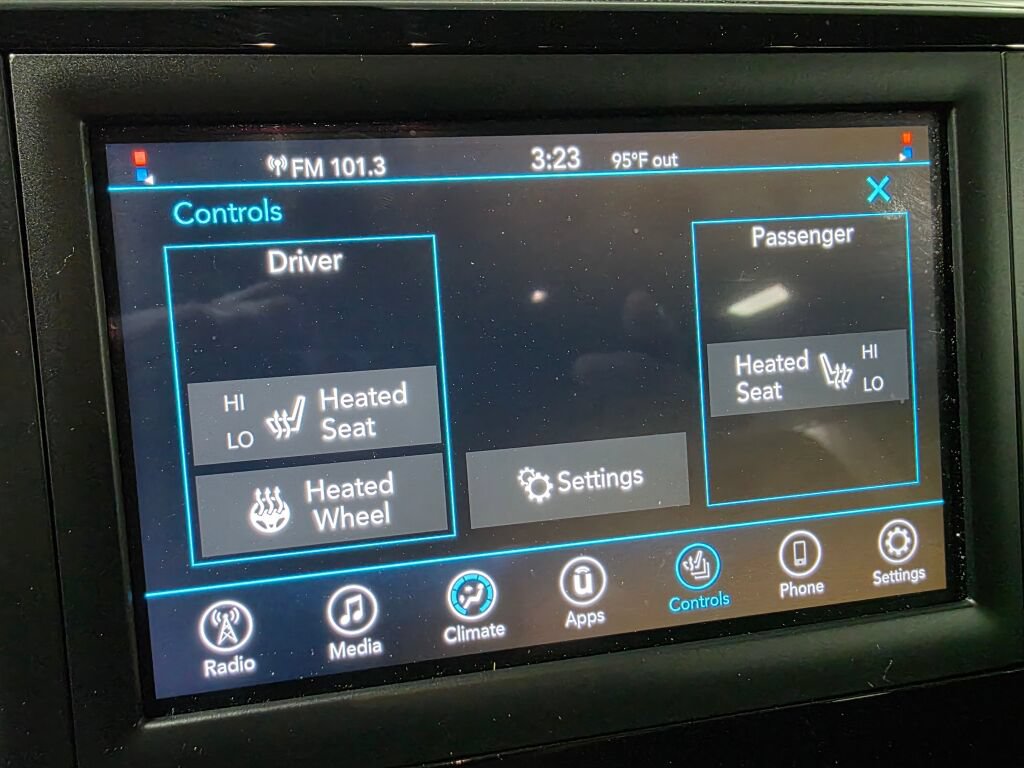 Used 2021 Chrysler Voyager LX w/ Cold Weather Group FWD image 15
