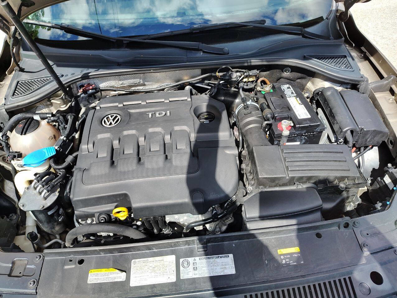 Used 2015 Volkswagen Passat TDI SE image 24