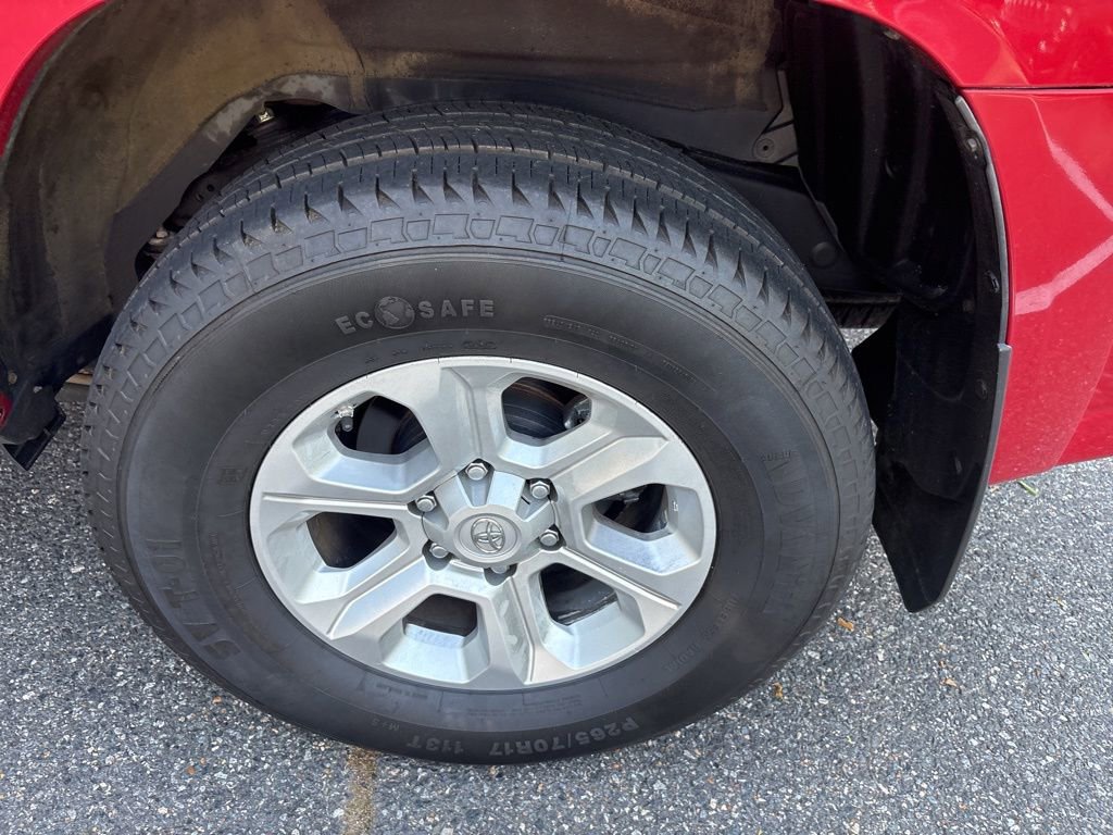 Used 2021 Toyota 4Runner SR5 AWD/4WD image 21