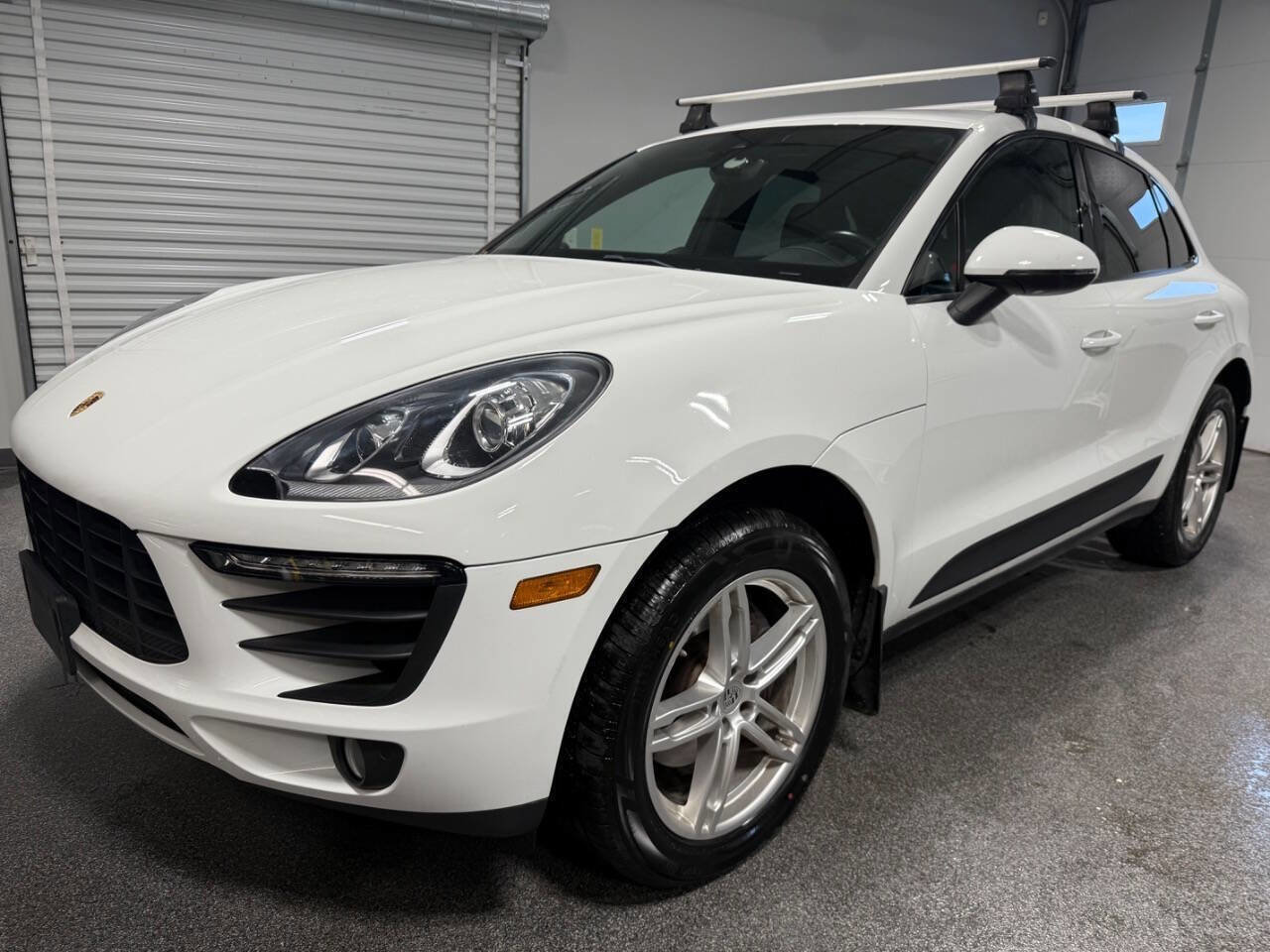 Used 2018 Porsche Macan AWD/4WD image 2