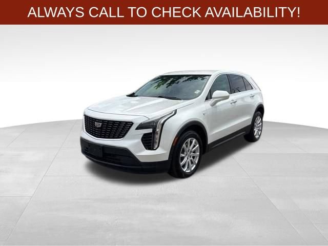 Used 2019 Cadillac XT4 Luxury w/ Cold Weather Package FWD image 3