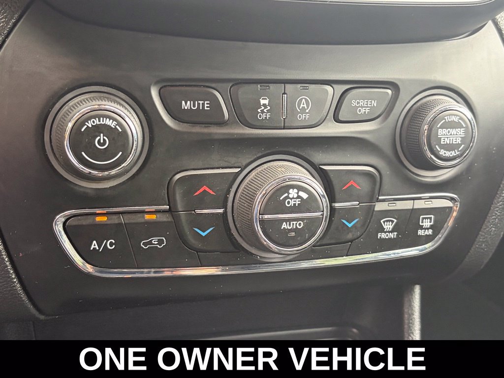 Used 2022 Jeep Cherokee Latitude Lux AWD/4WD image 16