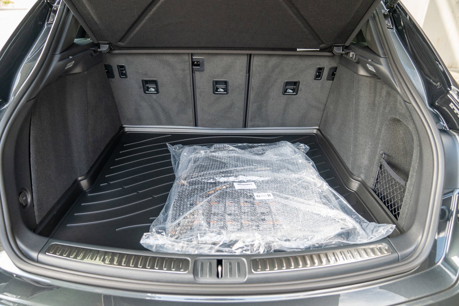 Certified 2025 Porsche Macan image 24