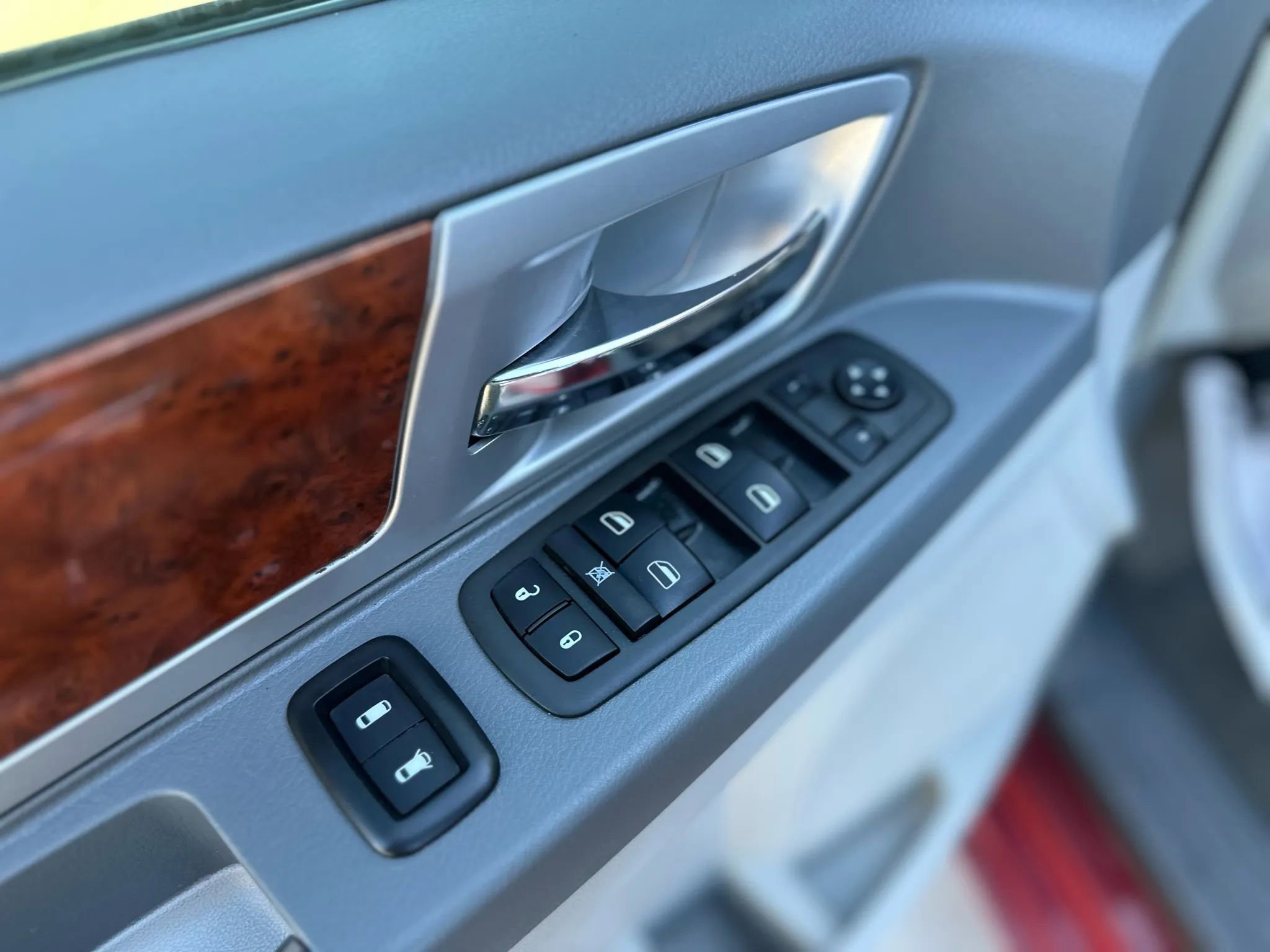Used 2009 Chrysler Town & Country Touring image 11