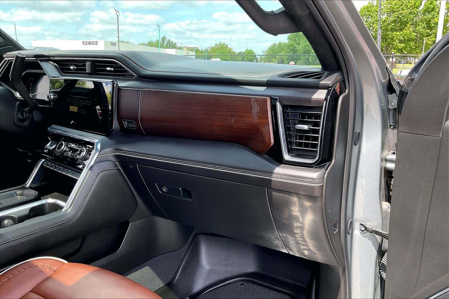 Certified 2024 GMC Sierra 3500 Denali Ultimate AWD/4WD image 19