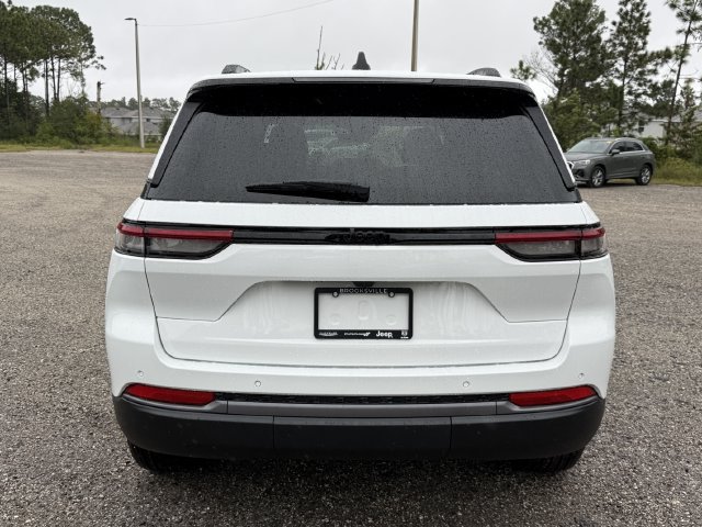 New 2027 Jeep Grand Cherokee Altitude RWD image 5