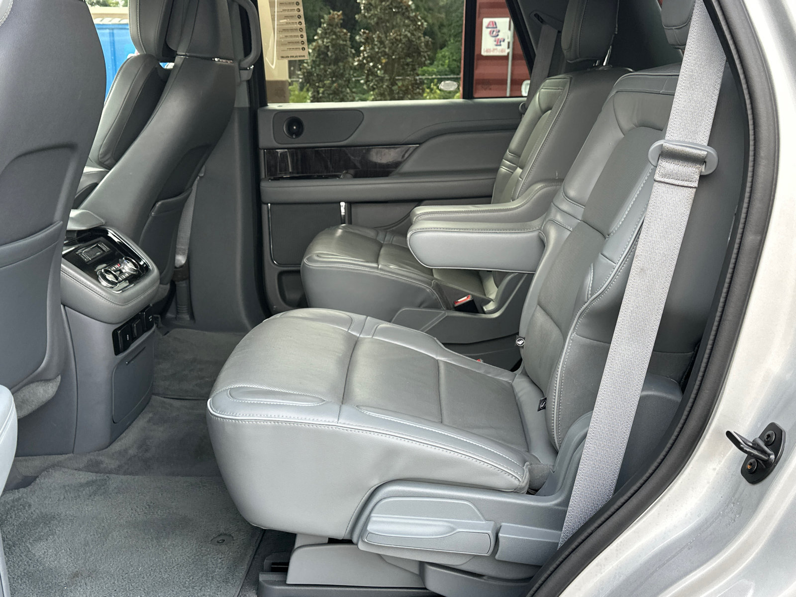 Used 2019 Lincoln Navigator Reserve AWD/4WD image 18