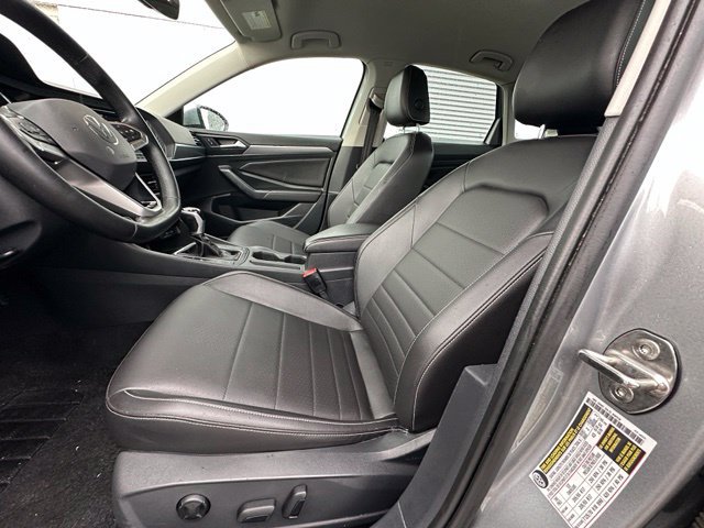 Used 2023 Volkswagen Jetta SE FWD image 23