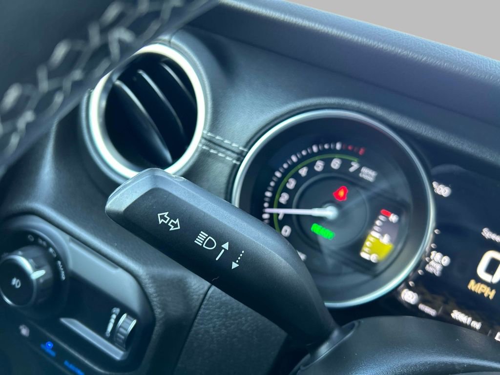 Used 2023 Jeep Wrangler Unlimited Sahara image 26