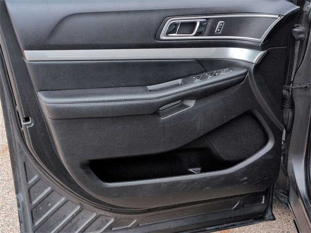 Used 2016 Ford Explorer XLT w/ Equipment Group 202A image 14