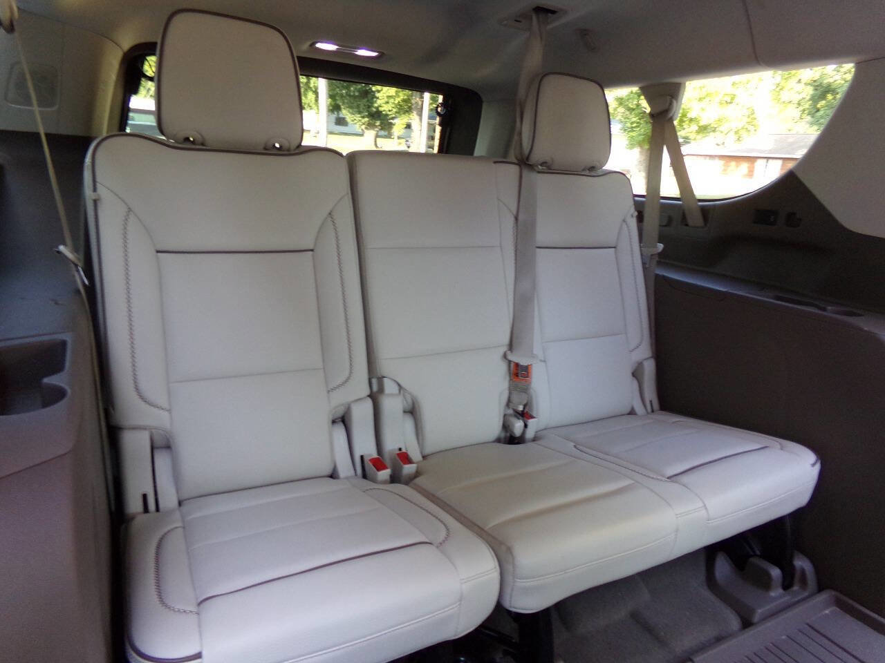 Used 2021 GMC Yukon XL Denali w/ Denali Premium Package image 25