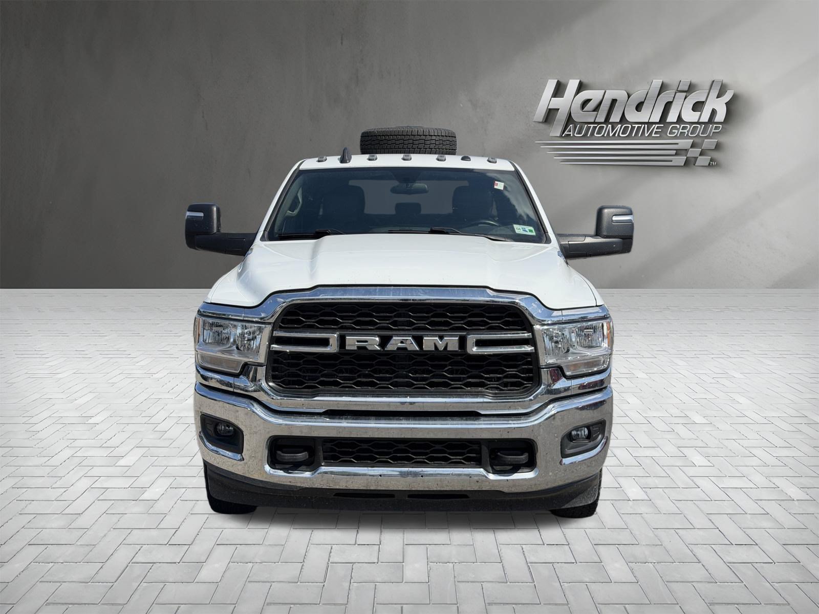 Used 2024 RAM 3500 Tradesman w/ Chrome Appearance Group AWD/4WD image 3