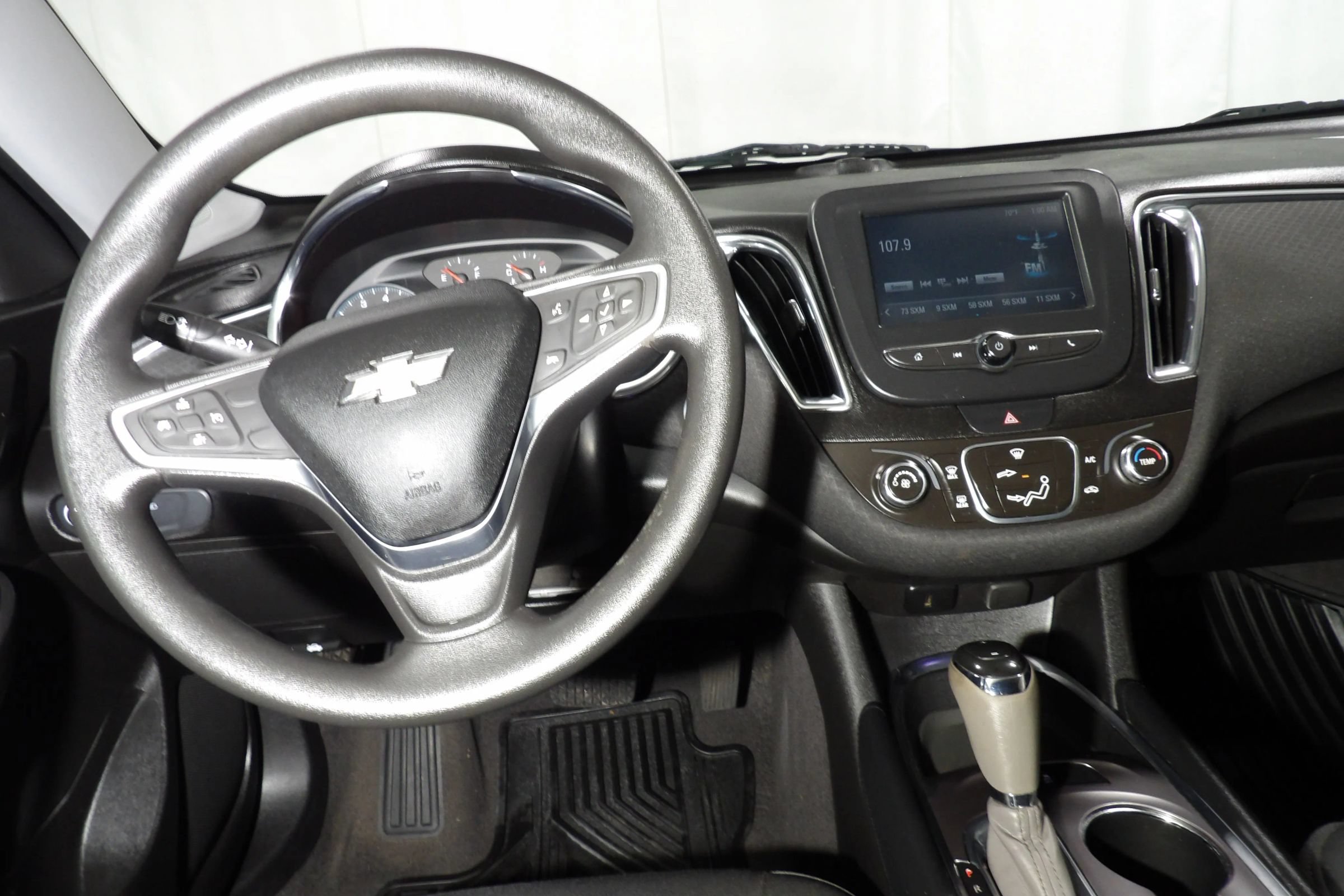 Used 2018 Chevrolet Malibu LT FWD image 11