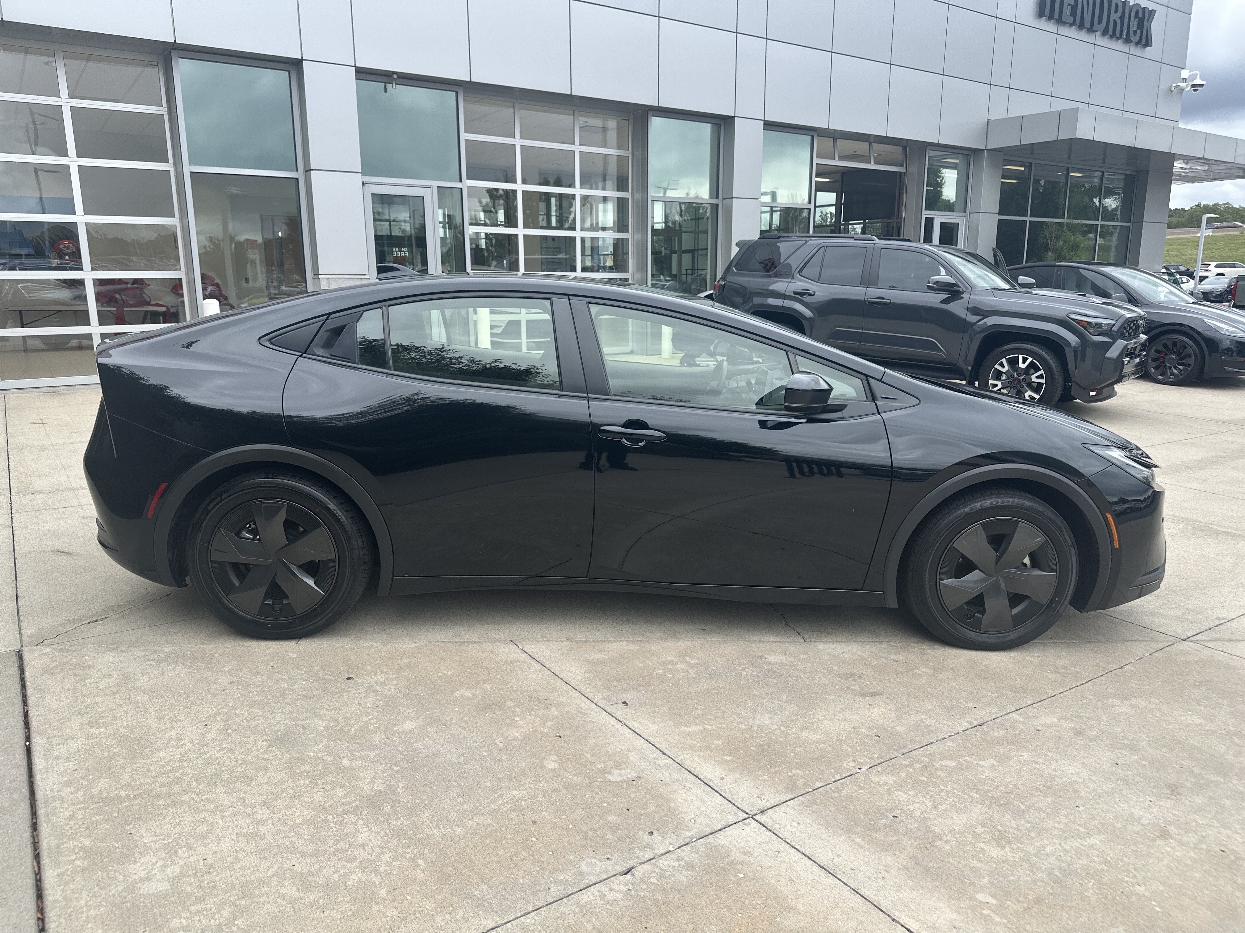 Used 2025 Toyota Prius LE FWD image 10