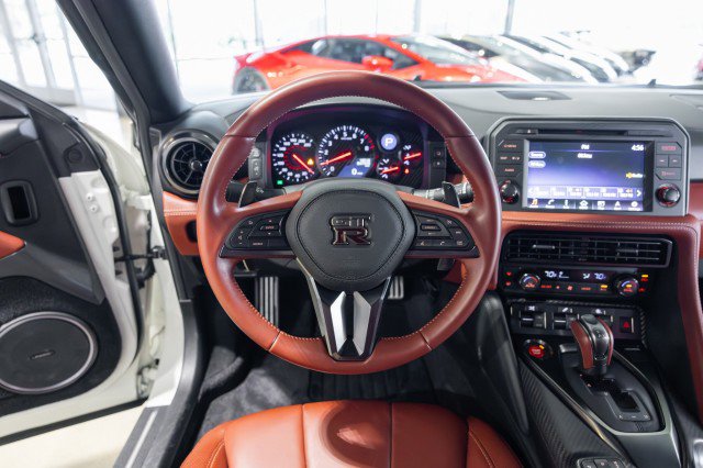 Used 2021 Nissan GT-R Premium image 37