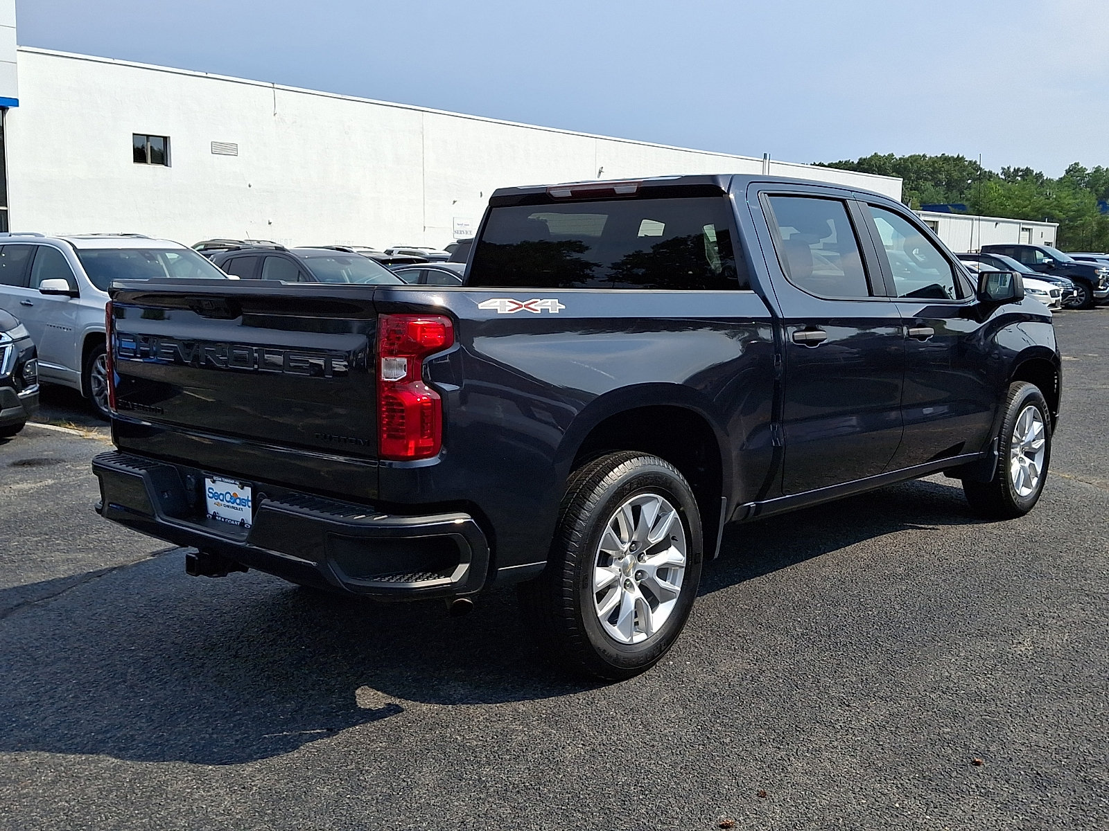 Used 2022 Chevrolet Silverado 1500 Custom w/ LPO, Dark Essentials Package AWD/4WD image 7