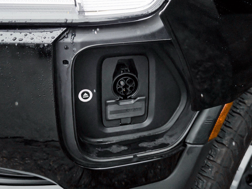 Used 2025 Rivian R1S Adventure AWD/4WD image 5