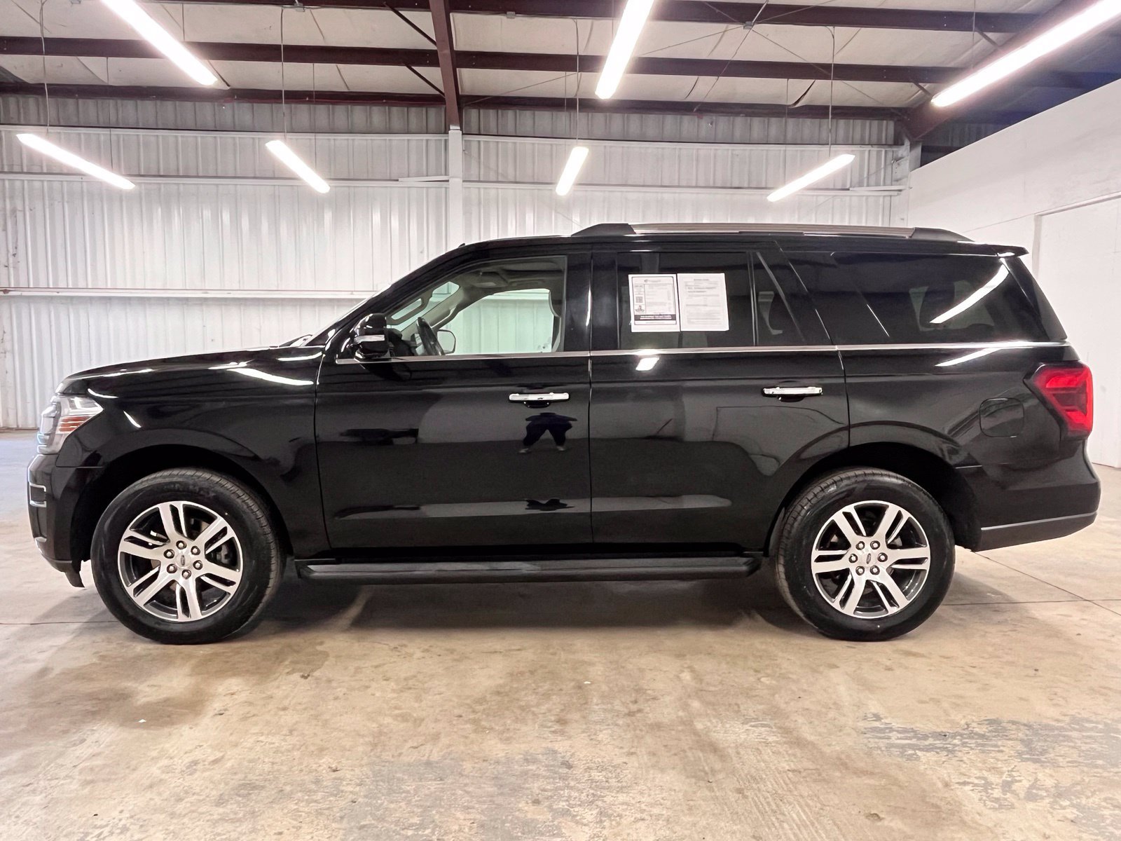Used 2024 Ford Expedition Limited RWD image 4