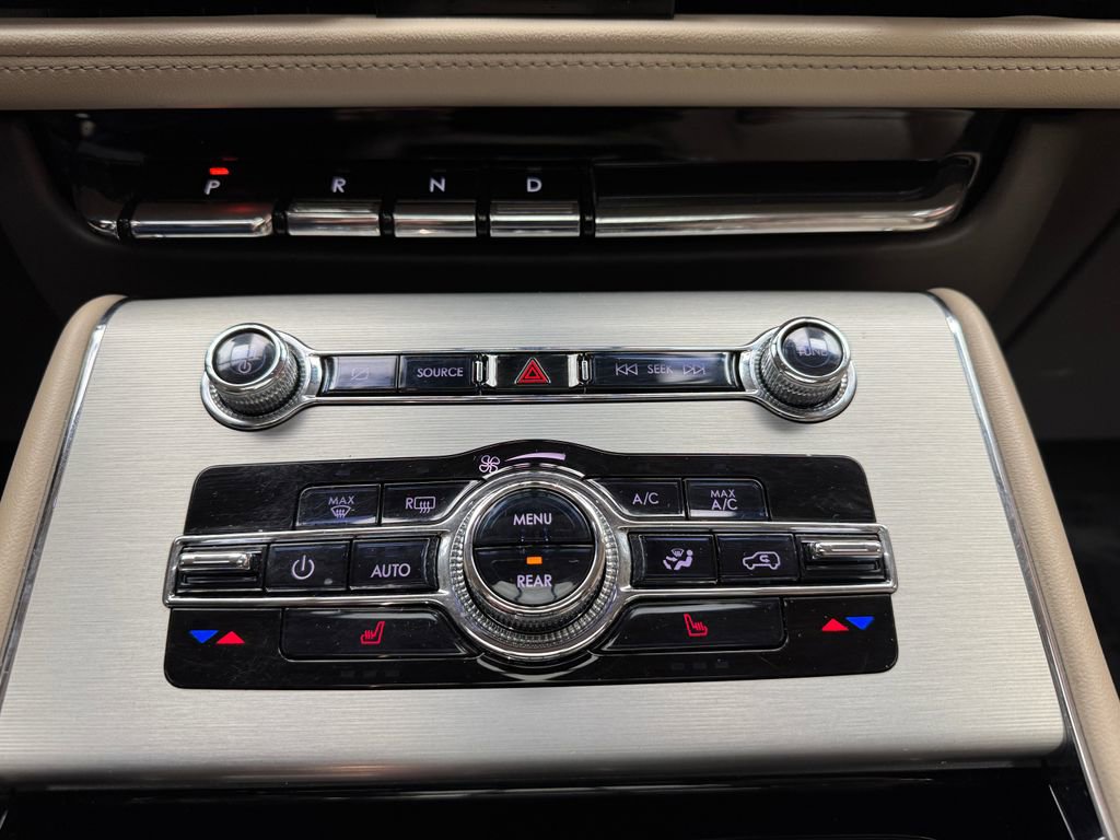 Used 2023 Lincoln Aviator AWD w/ Premium Package image 20