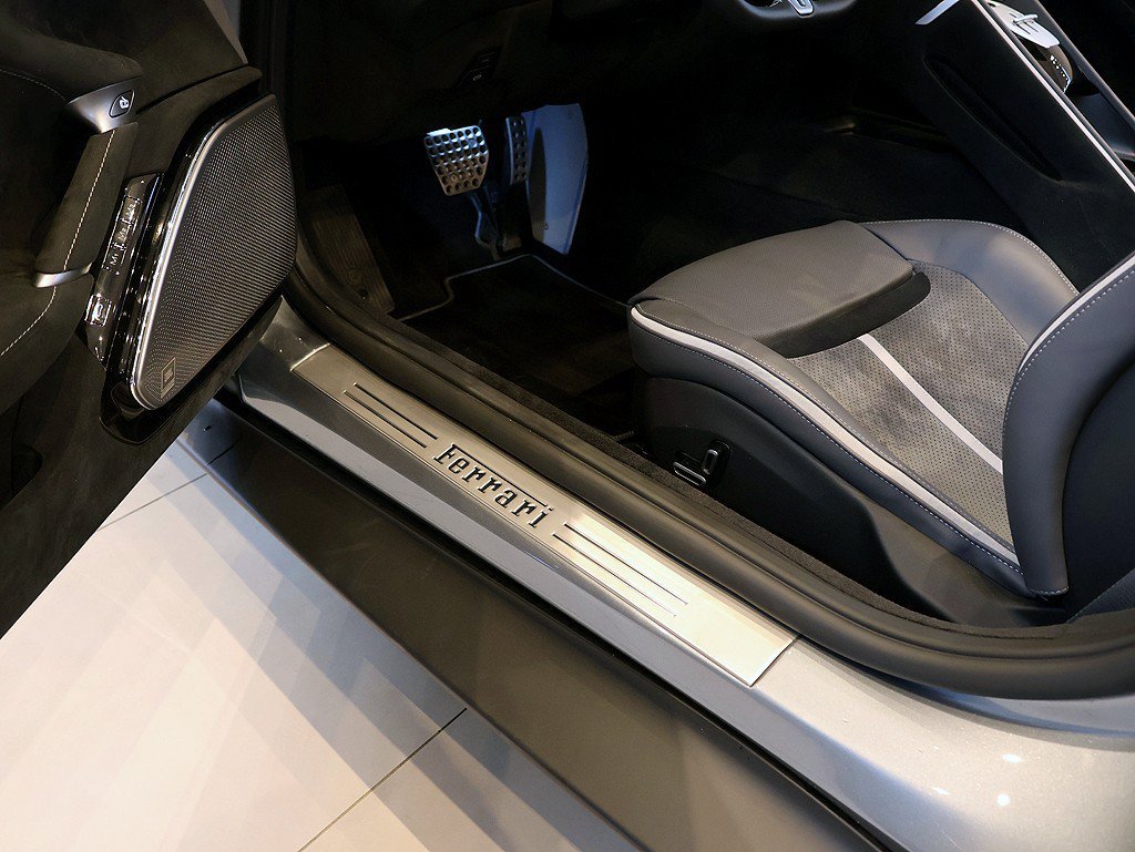 Certified 2026 Ferrari Roma Spider RWD image 86