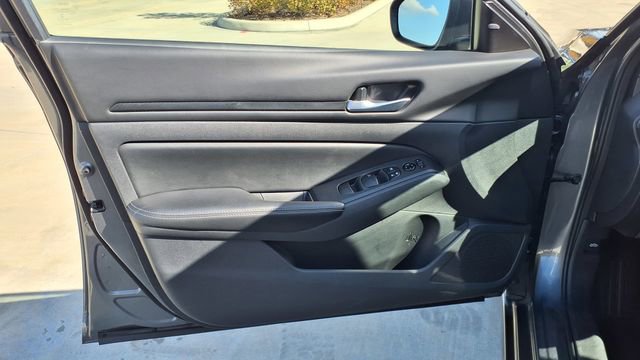 Used 2025 Nissan Altima 2.5 SV image 12