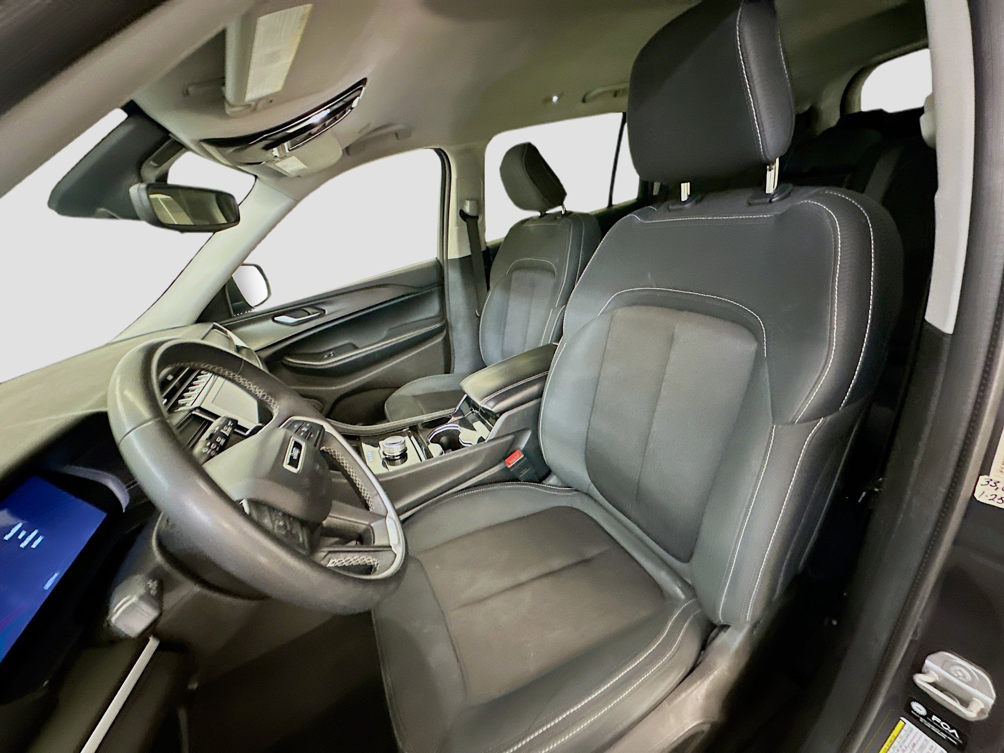 Used 2023 Jeep Grand Cherokee L Laredo image 13