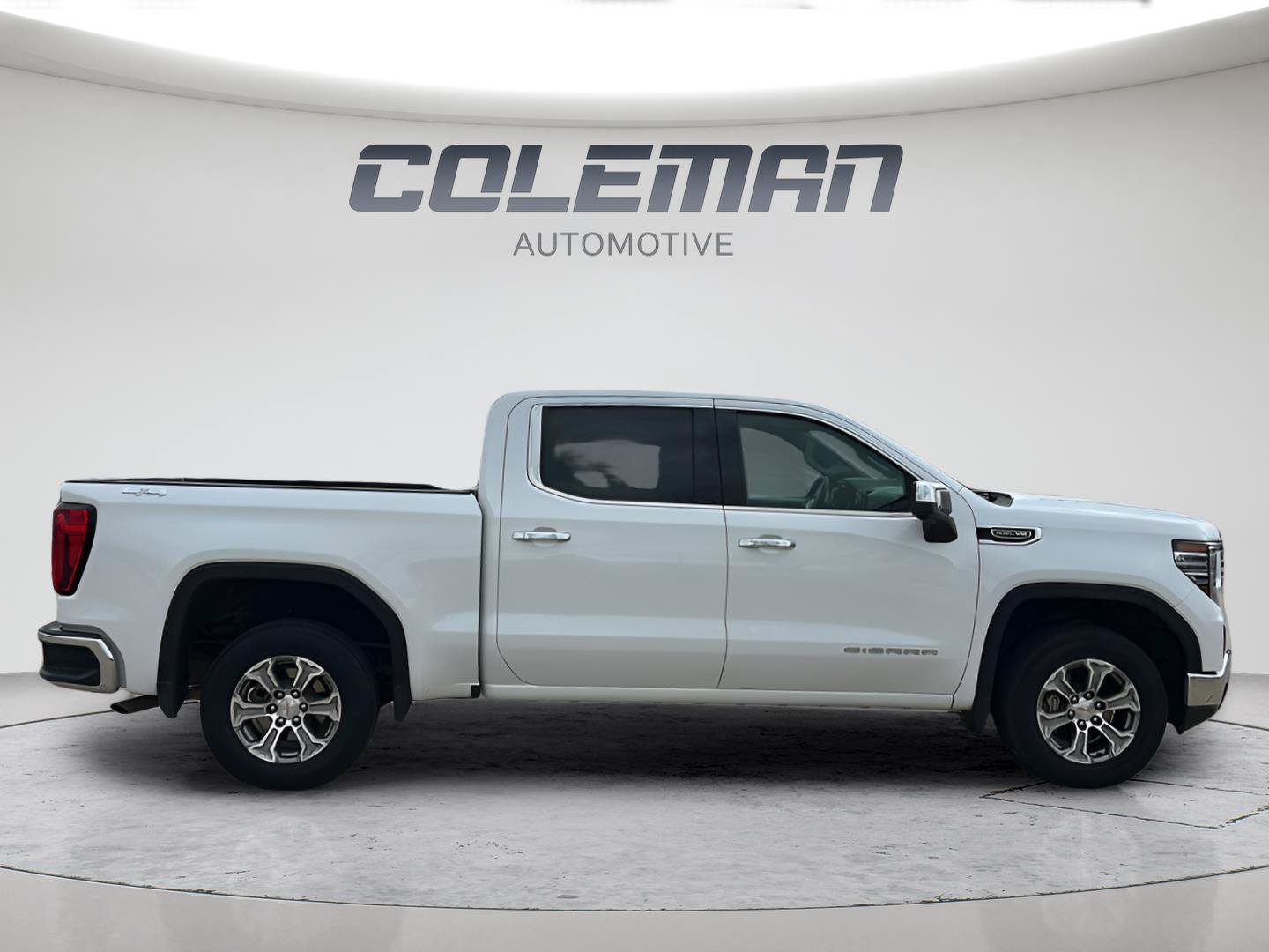 Used 2025 GMC Sierra 1500 SLT AWD/4WD image 4