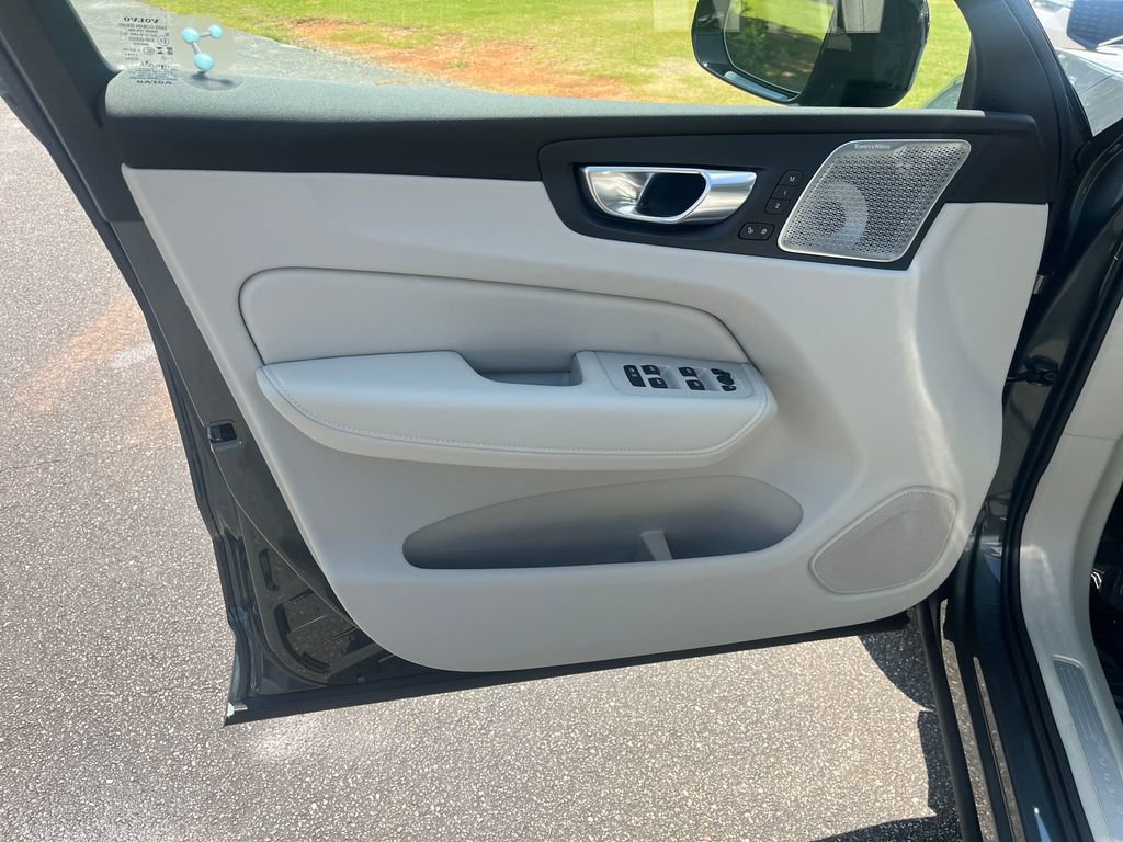 New 2026 Volvo XC60 T8 Ultra image 12