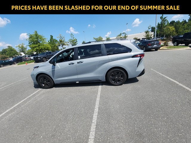 Certified 2025 Toyota Sienna XSE w/ XSE Plus Package AWD/4WD image 9