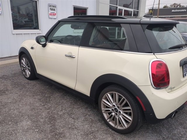 Used 2021 MINI Cooper 2-Door Hardtop w/ Driver Assistance Package image 5