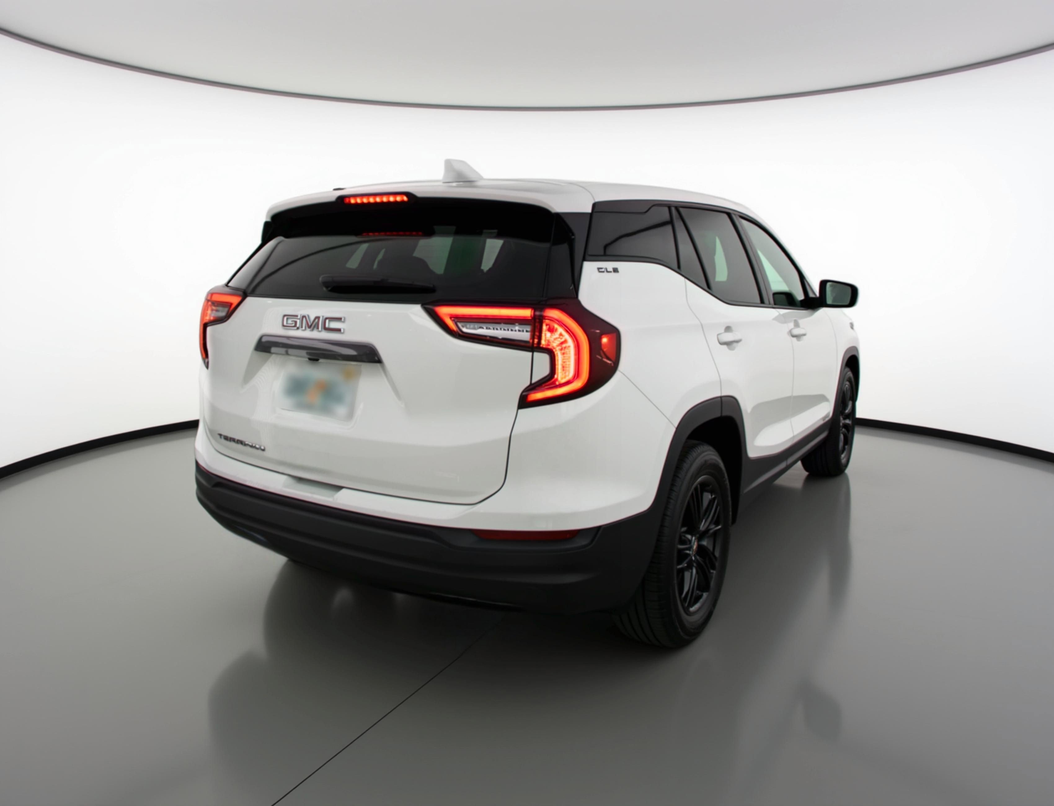 Used 2024 GMC Terrain SLE image 9