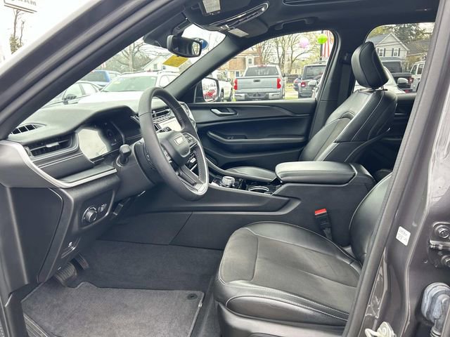 Used 2023 Jeep Grand Cherokee L Laredo AWD/4WD image 23