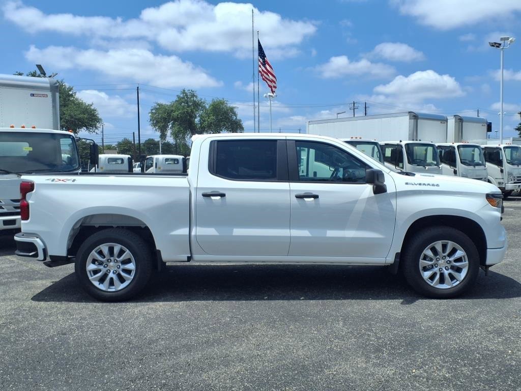 New 2025 Chevrolet Silverado 1500 Custom image 3