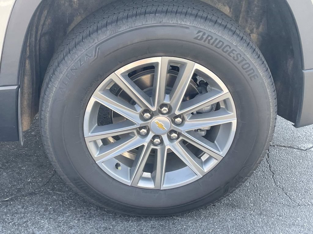 Used 2023 Chevrolet Traverse LT FWD image 13