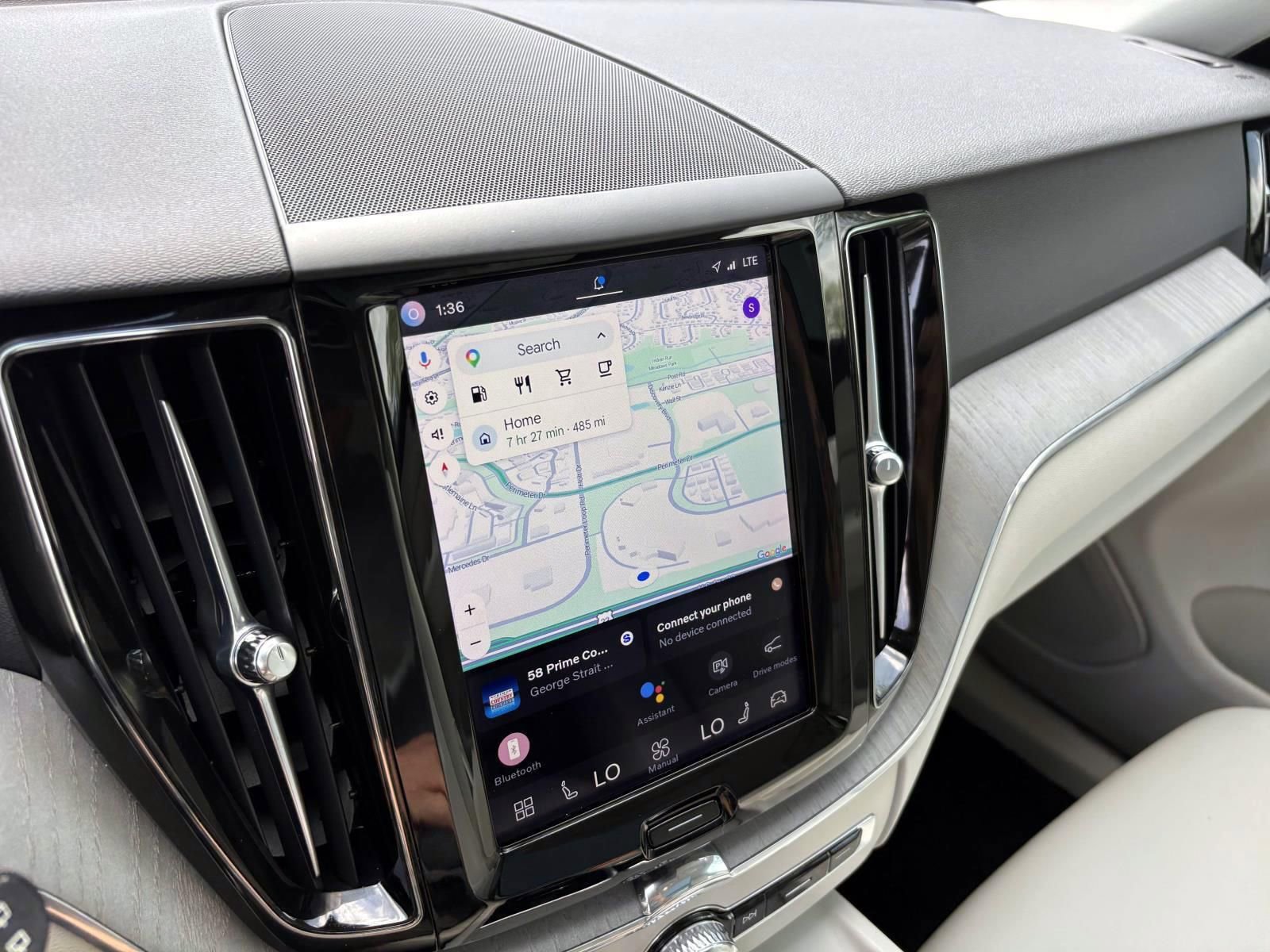 Used 2023 Volvo XC60 B5 Plus w/ Protection Package image 19