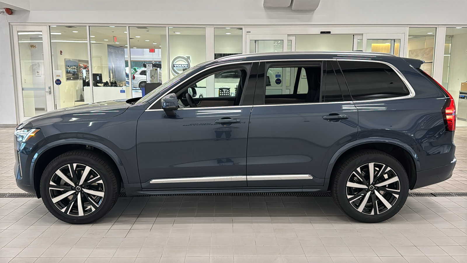 New 2027 Volvo XC60 B5 Core AWD/4WD image 8
